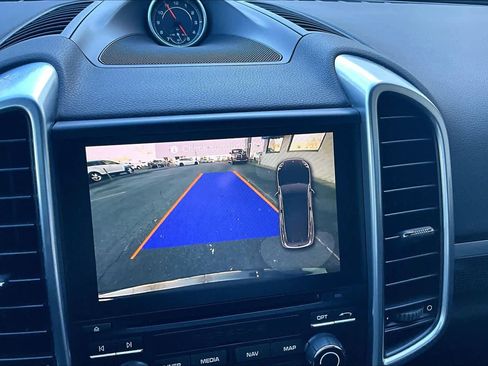 Used 2017 Porsche Cayenne Platinum Edition w/ Premium Package (PJV) image 29