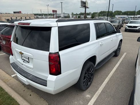 Used 2019 Chevrolet Suburban LT AWD/4WD image 6