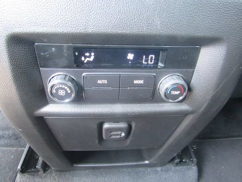 Used 2023 Chevrolet Traverse LT AWD/4WD image 20