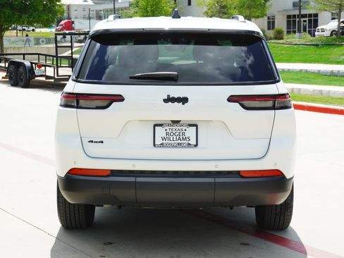 Used 2025 Jeep Grand Cherokee L Altitude AWD/4WD image 4