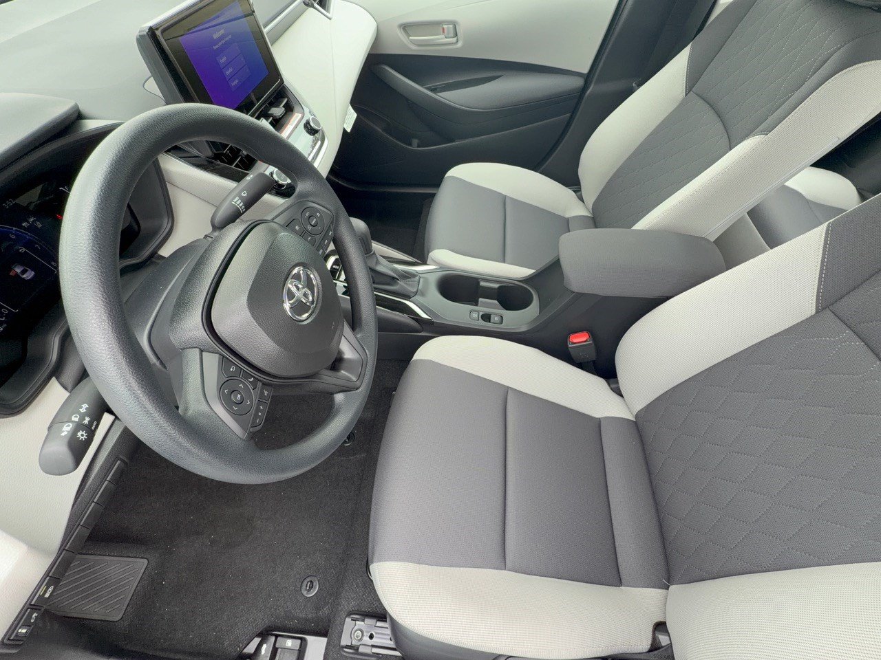 Used 2026 Toyota Corolla LE FWD image 5
