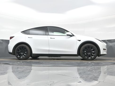 Used 2021 Tesla Model Y 2WD image 30