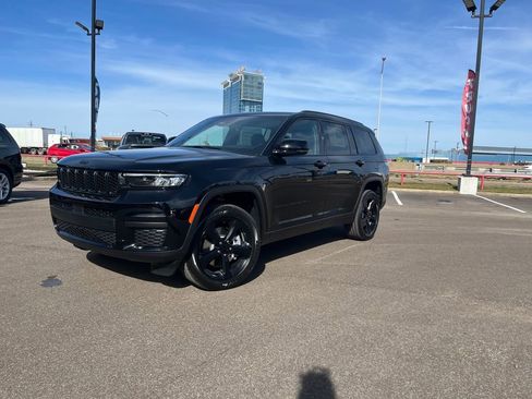 New 2025 Jeep Grand Cherokee L Altitude image 3