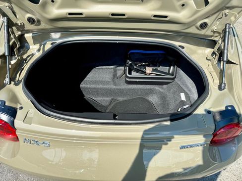 Used 2023 MAZDA MX-5 Miata Club image 29