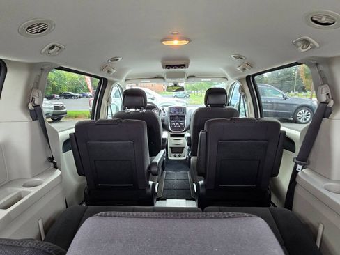 Used 2018 Dodge Grand Caravan SE w/ UConnect Hands-Free Group FWD image 25