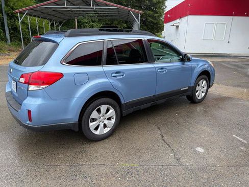 Used 2011 Subaru Outback 2.5i Premium w/ All-Weather Pkg AWD/4WD image 7