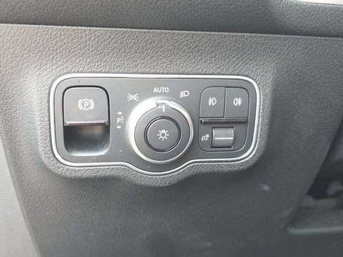Used 2024 Mercedes-Benz GLB 250 image 14