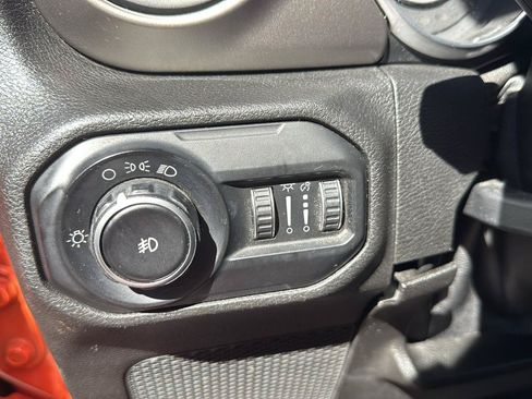 Used 2018 Jeep Wrangler Unlimited Sport AWD/4WD image 21