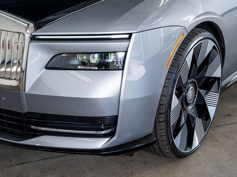 Used 2024 Rolls-Royce Spectre w/ Spectre Launch Package image 13