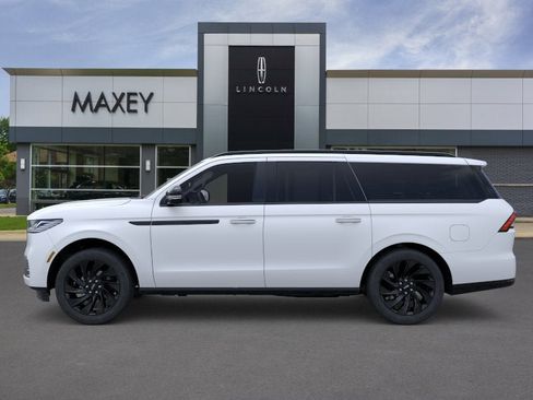 New 2026 Lincoln Navigator L Reserve w/ Jet Appearance Package AWD/4WD image 3