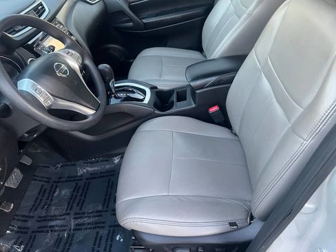 Used 2014 Nissan Rogue SV w/ SV Premium Package image 18