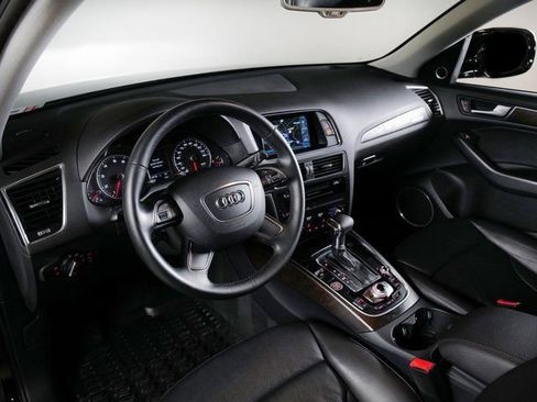 Used 2017 Audi Q5 2.0T Premium Plus w/ Technology Package image 3