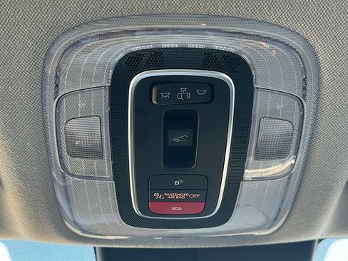 Used 2025 Hyundai Elantra Limited FWD image 31