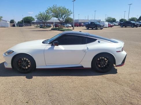 Certified 2025 Nissan Z NISMO w/ Floor Mat Package RWD image 9