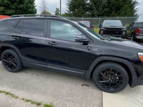 Used 2023 GMC Terrain SLE w/ Driver Convenience Package FWD image 3
