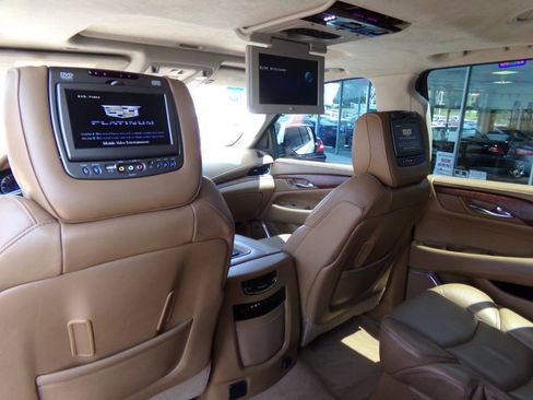 Used 2016 Cadillac Escalade ESV Platinum AWD/4WD image 11
