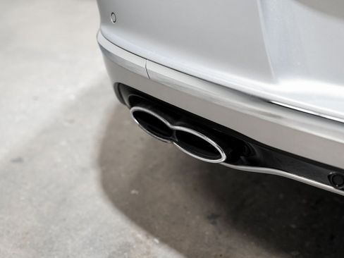 Used 2017 Bentley Continental GT image 14