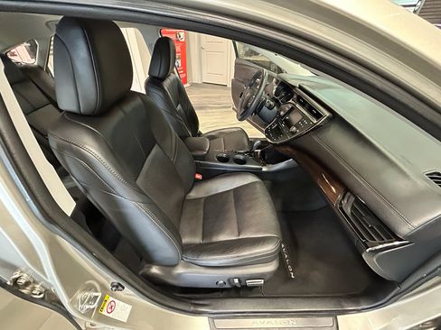 Used 2013 Toyota Avalon Limited w/ Technology Pkg FWD image 39