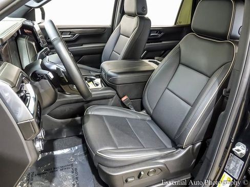 Used 2025 GMC Yukon Elevation w/ LPO, Floor Liner Package image 9