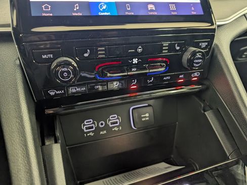 New 2025 Jeep Grand Cherokee L Limited w/ Black Appearance Package image 26