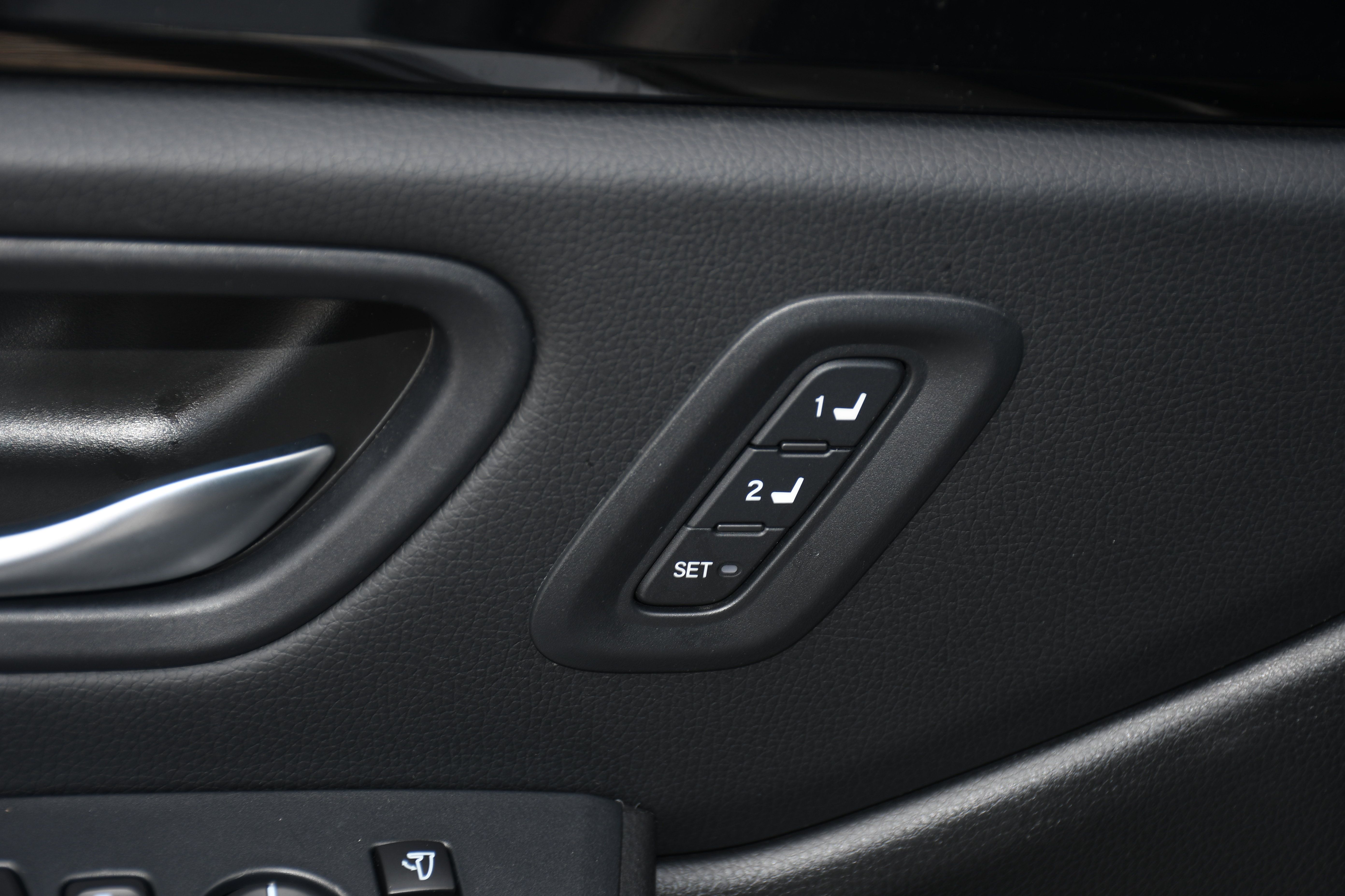 Used 2025 Honda Pilot TrailSport image 14