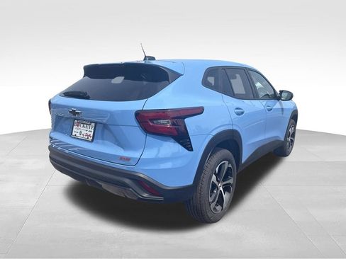 Used 2024 Chevrolet Trax RS FWD image 3