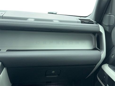 Used 2023 Land Rover Defender 110 SE image 24