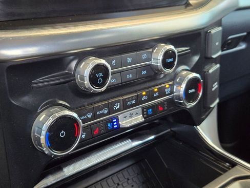 Used 2023 Ford F150 Lariat w/ Trailer Tow Package image 18