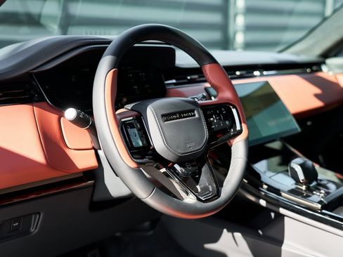 Used 2025 Land Rover Range Rover Sport SV Edition Two image 32