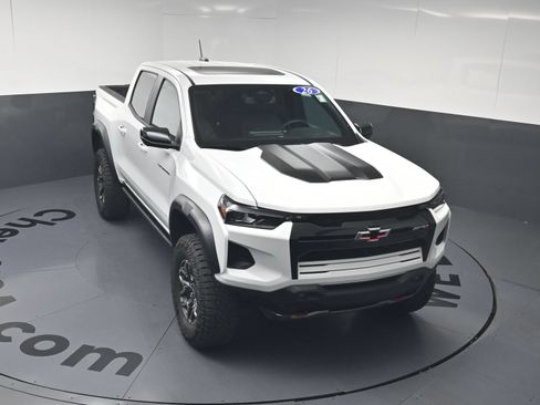 Used 2026 Chevrolet Colorado ZR2 w/ Technology Package AWD/4WD image 29