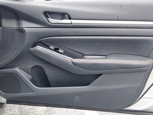 Used 2025 Nissan Altima 2.5 SR image 33