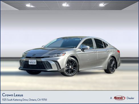 Used 2026 Toyota Camry SE w/ Convenience Package FWD image 1