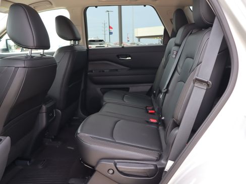 Used 2025 Nissan Pathfinder SL w/ Cargo Package AWD/4WD image 10