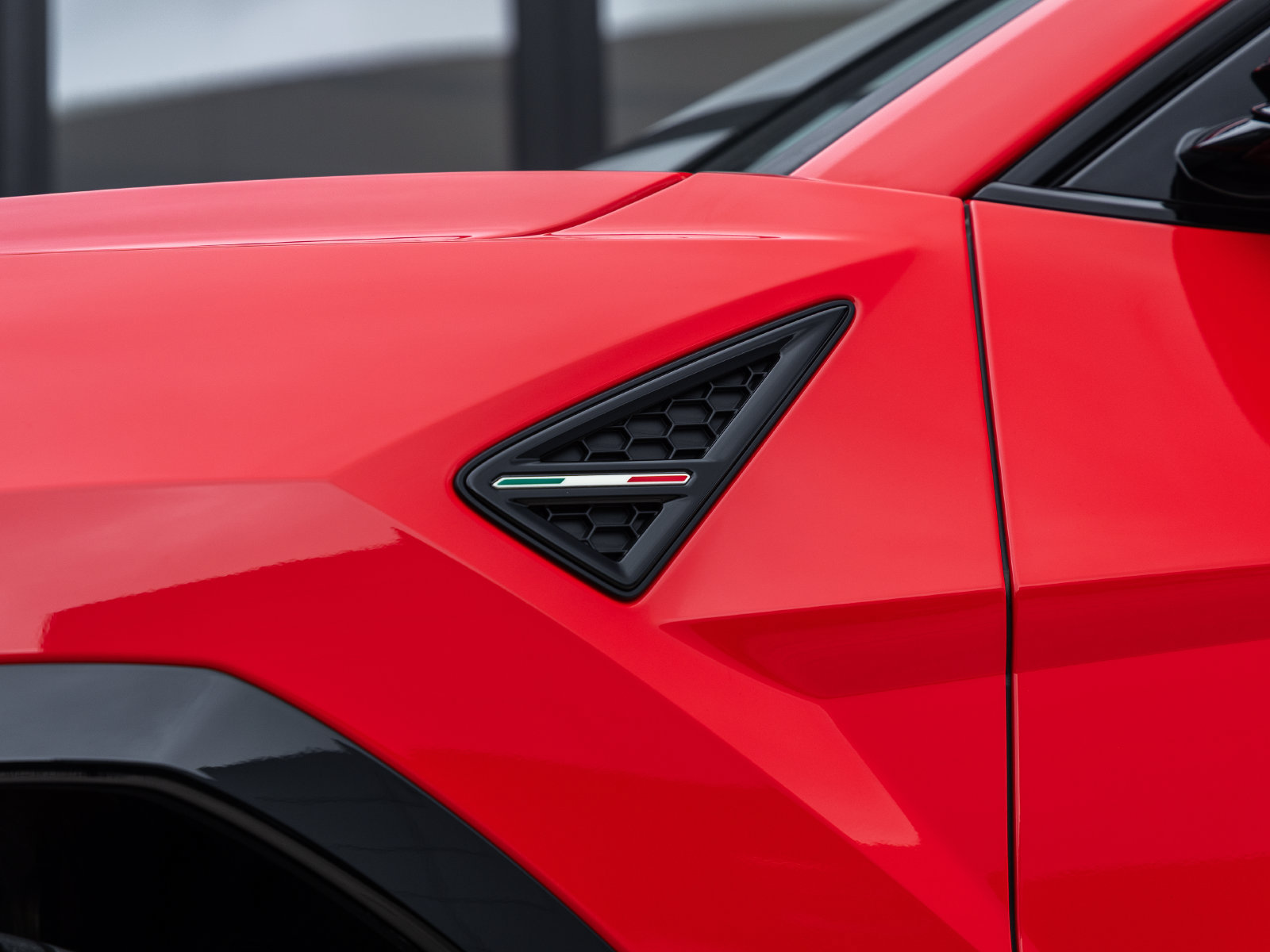 Used 2024 Lamborghini Urus S AWD/4WD image 17