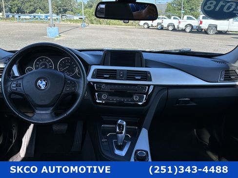 Used 2018 BMW 320i Sedan image 15