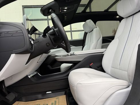 Used 2025 Cadillac Lyriq Luxury image 10