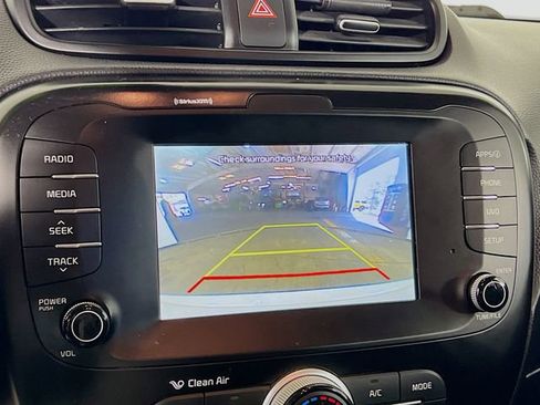 Used 2018 Kia Soul + image 15