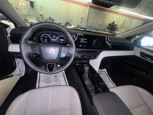 Used 2025 Toyota Camry XLE image 10