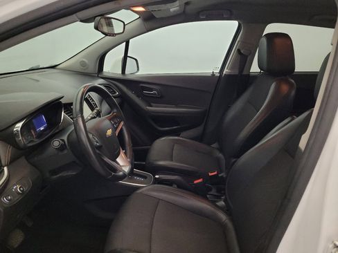 Used 2018 Chevrolet Trax LT w/ LT Convenience Package AWD/4WD image 17