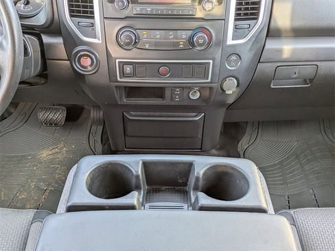 Used 2018 Nissan Titan S image 19