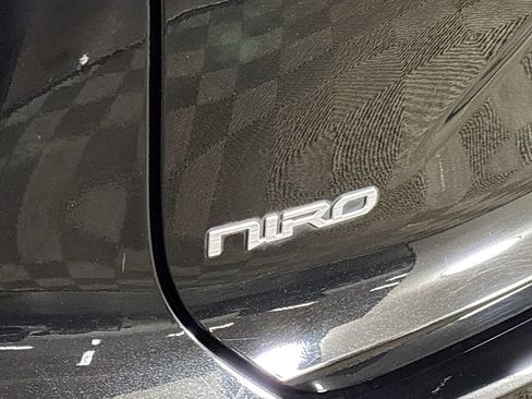 Certified 2025 Kia Niro SX Touring FWD image 26