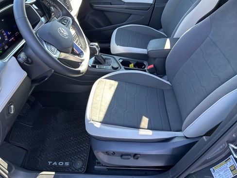 New 2026 Volkswagen Taos SE image 10
