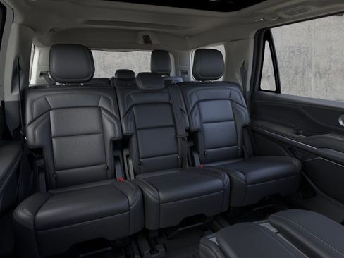 New 2025 Lincoln Navigator Reserve AWD/4WD image 11