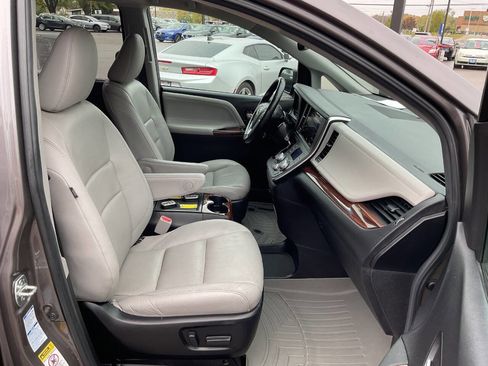 Used 2015 Toyota Sienna AWD image 49