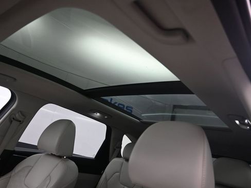 Certified 2025 Kia Sorento EX w/ Panoramic Sunroof Package image 29