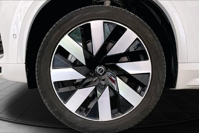 Certified 2024 Volvo XC90 T8 Plus w/ Protection Package Premier AWD/4WD image 12