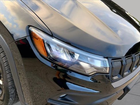 Used 2022 Jeep Compass Latitude FWD image 27