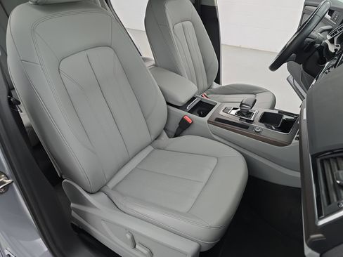 Used 2022 Audi Q5 2.0T Premium w/ Convenience Package AWD/4WD image 10