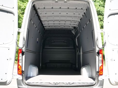 Used 2025 Mercedes-Benz Sprinter 2500 image 22