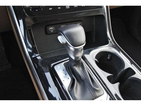 Used 2023 Kia Carnival EX FWD image 31